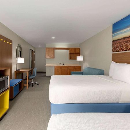 Days Inn By Wyndham Hillsboro Экстерьер фото