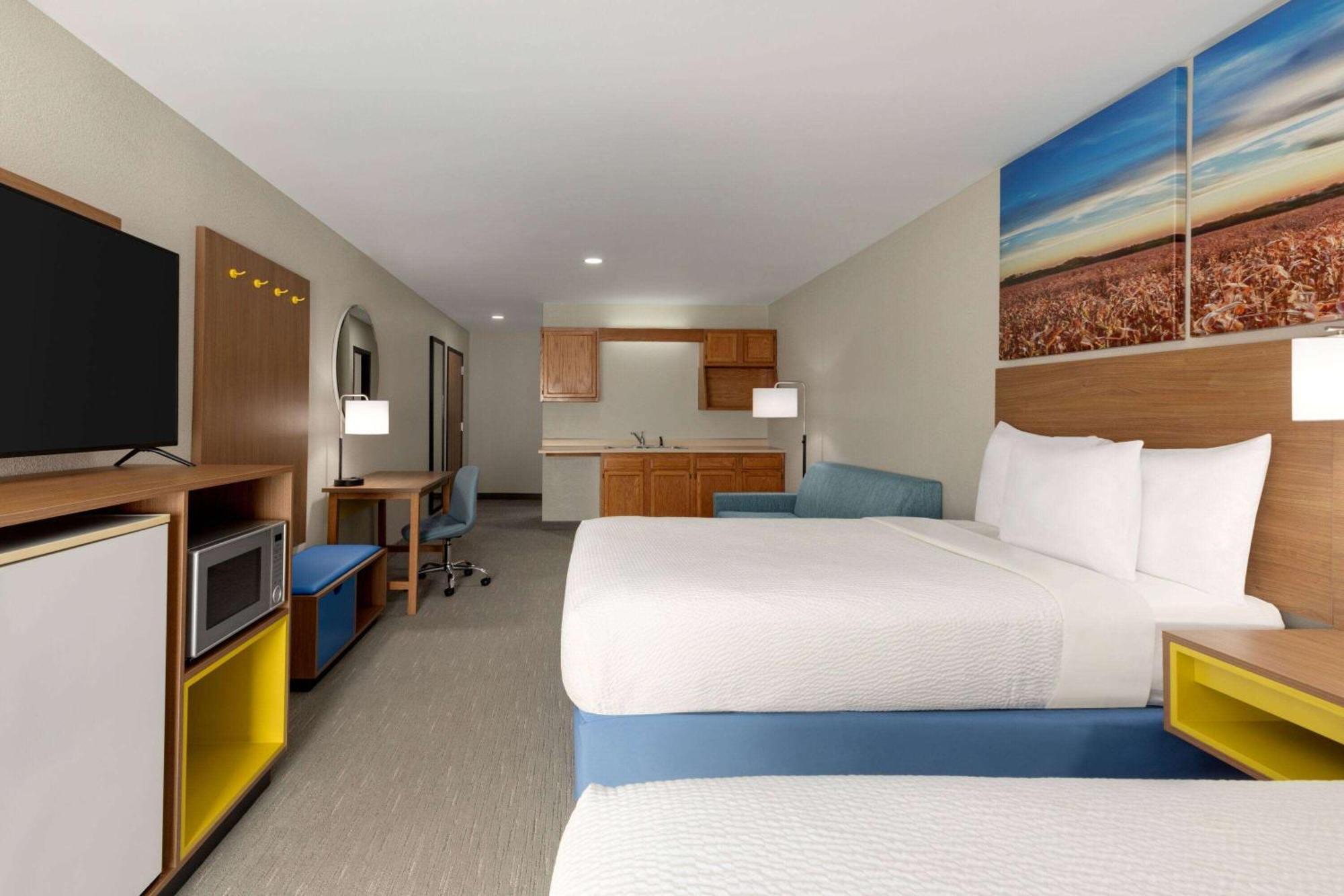 Days Inn By Wyndham Hillsboro Экстерьер фото