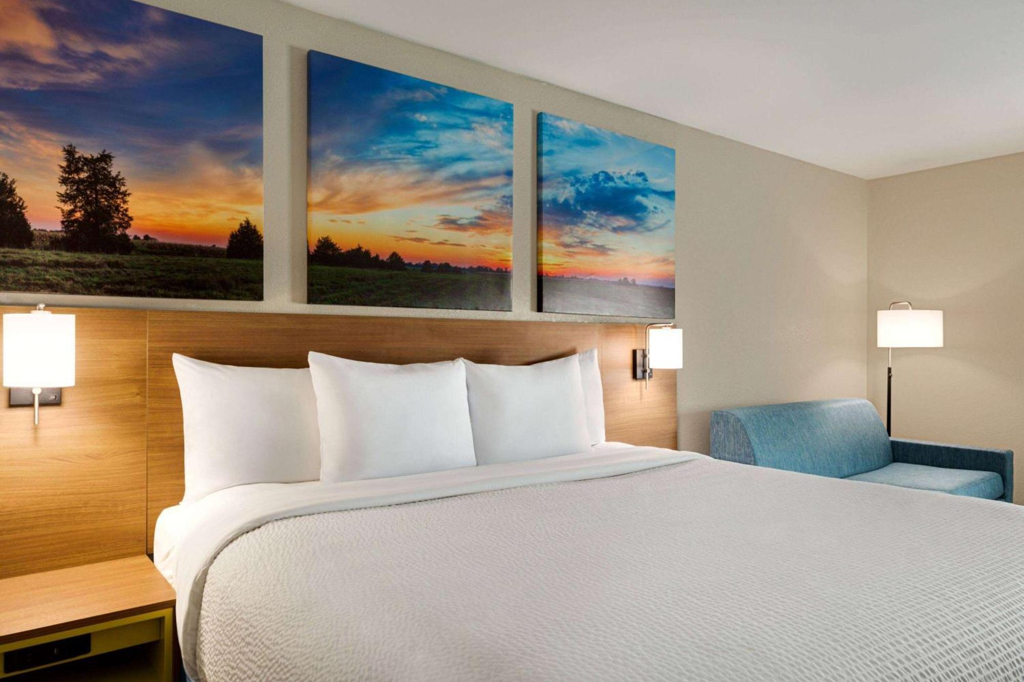 Days Inn By Wyndham Hillsboro Экстерьер фото