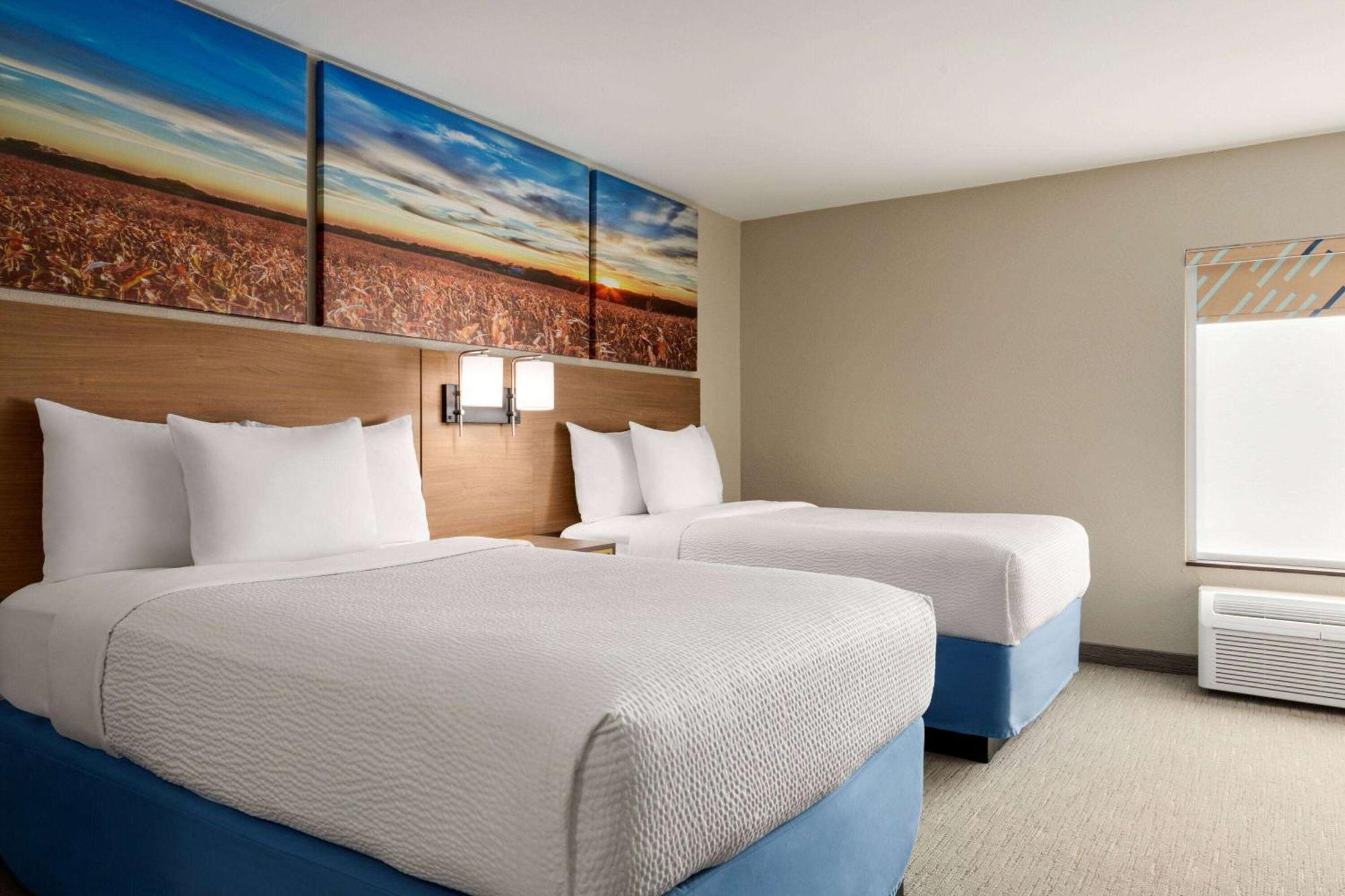 Days Inn By Wyndham Hillsboro Экстерьер фото