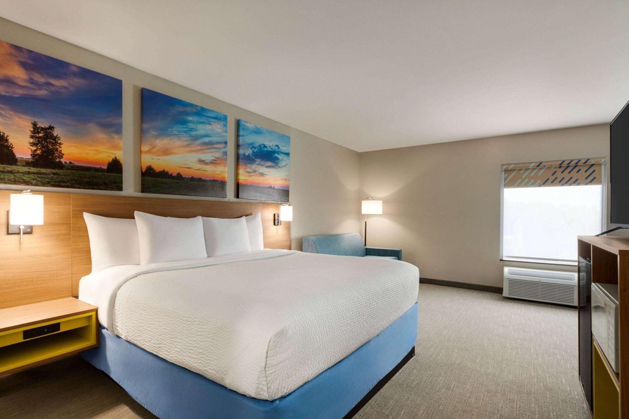 Days Inn By Wyndham Hillsboro Экстерьер фото