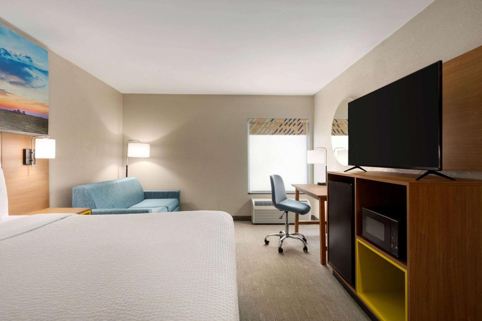 Days Inn By Wyndham Hillsboro Экстерьер фото