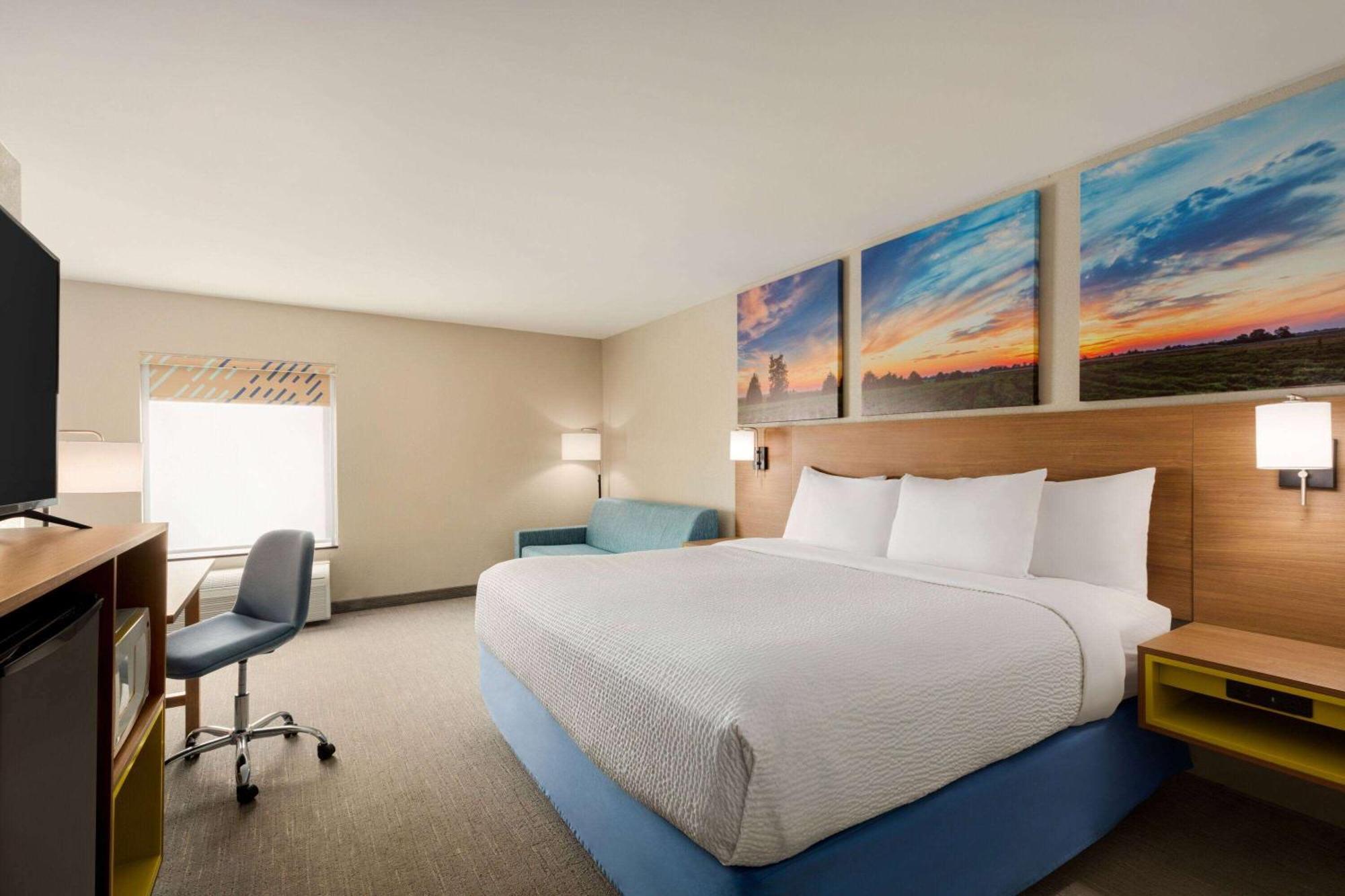 Days Inn By Wyndham Hillsboro Экстерьер фото