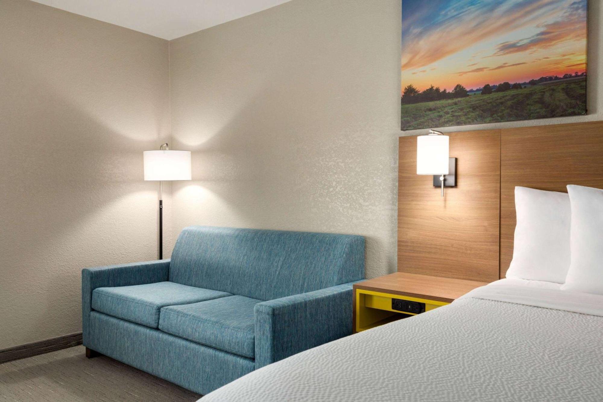 Days Inn By Wyndham Hillsboro Экстерьер фото