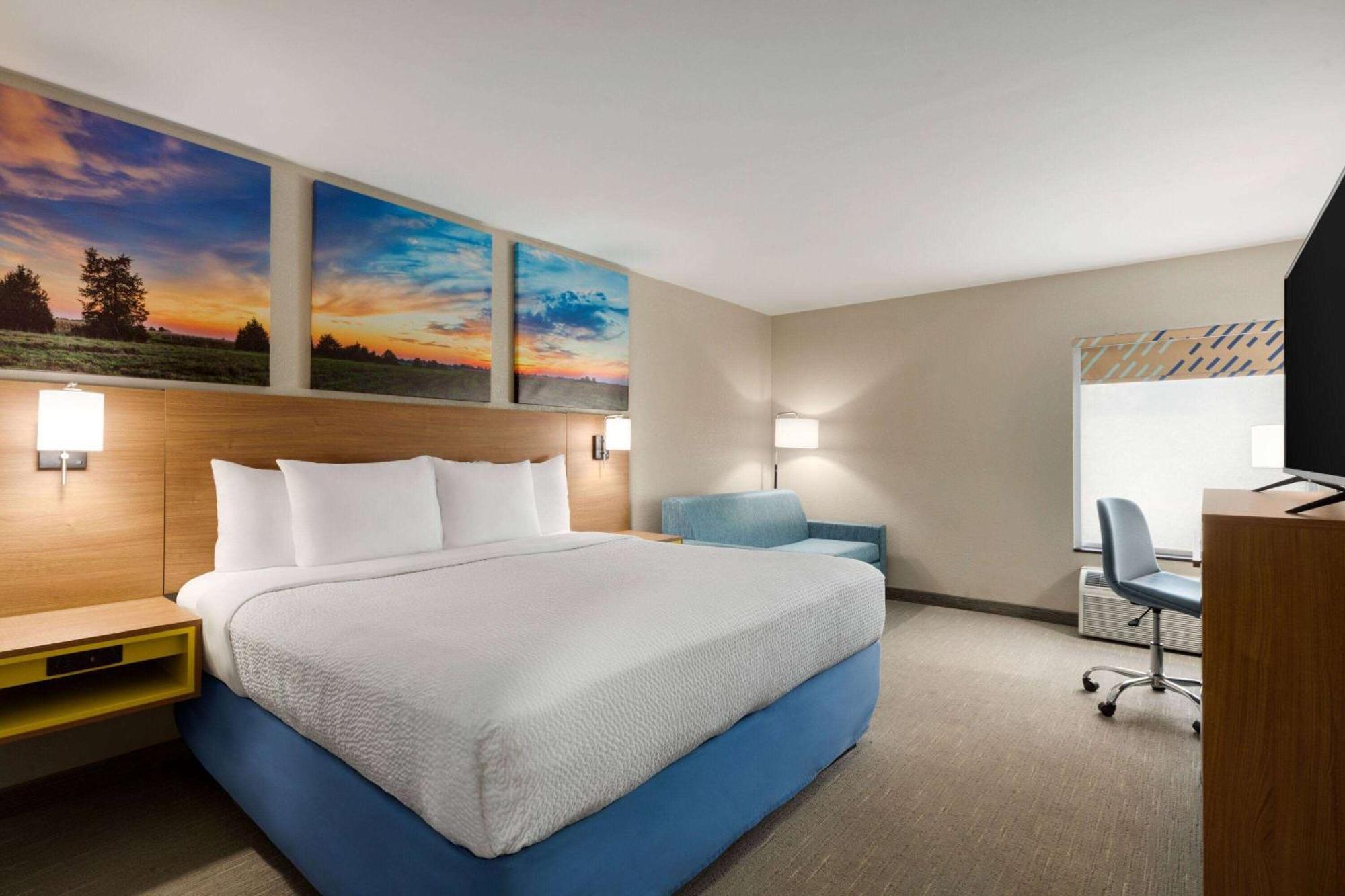 Days Inn By Wyndham Hillsboro Экстерьер фото