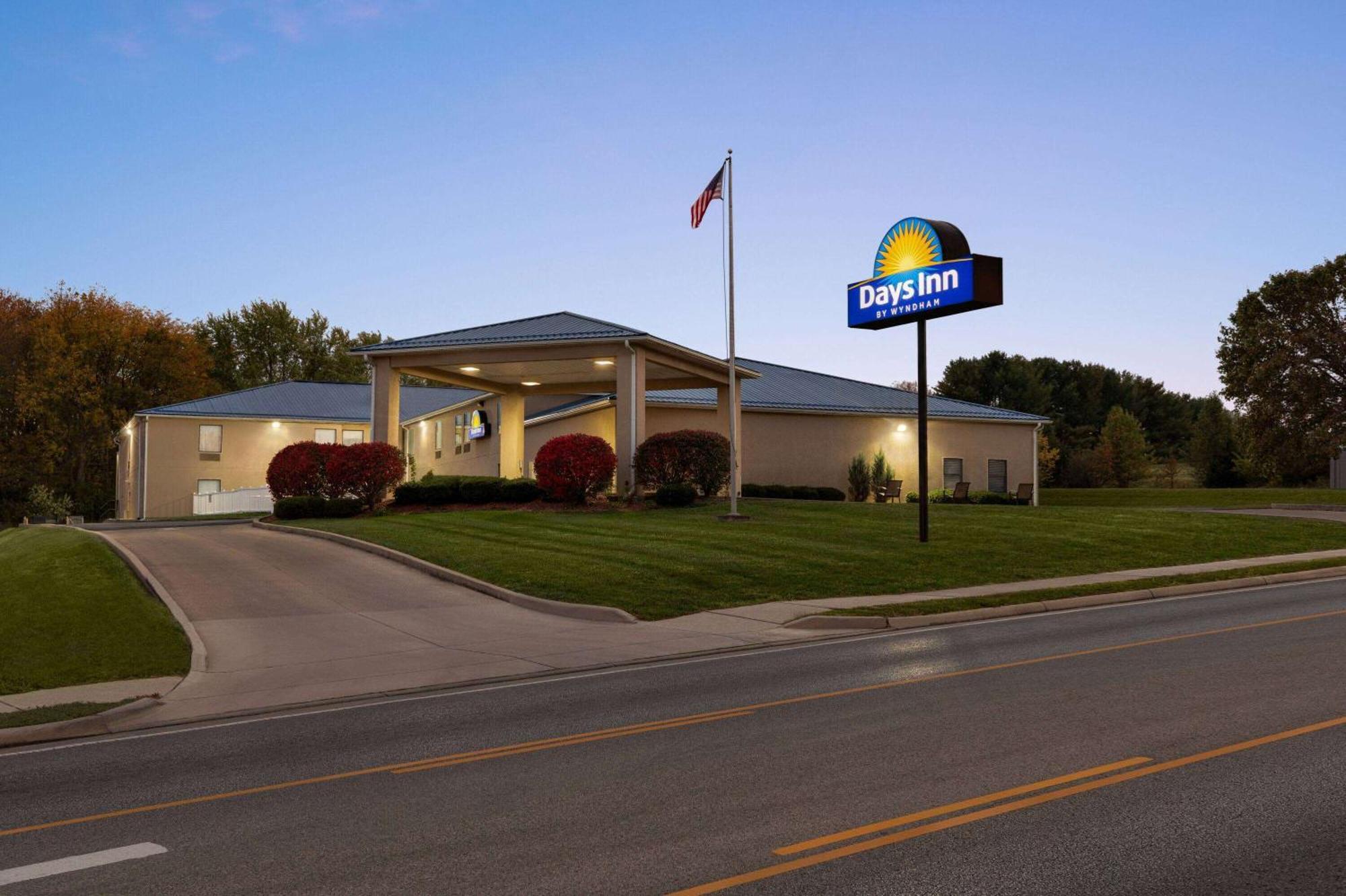 Days Inn By Wyndham Hillsboro Экстерьер фото